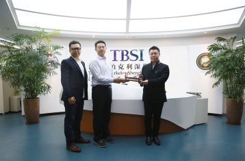 舜鋒與以清華大學爲代表的頂級高校建立 科研實驗室，達成長期戰略合作模式。